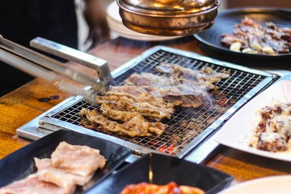 Korean BBQ tabletop grill with individual extraction hood and Polygee ESP