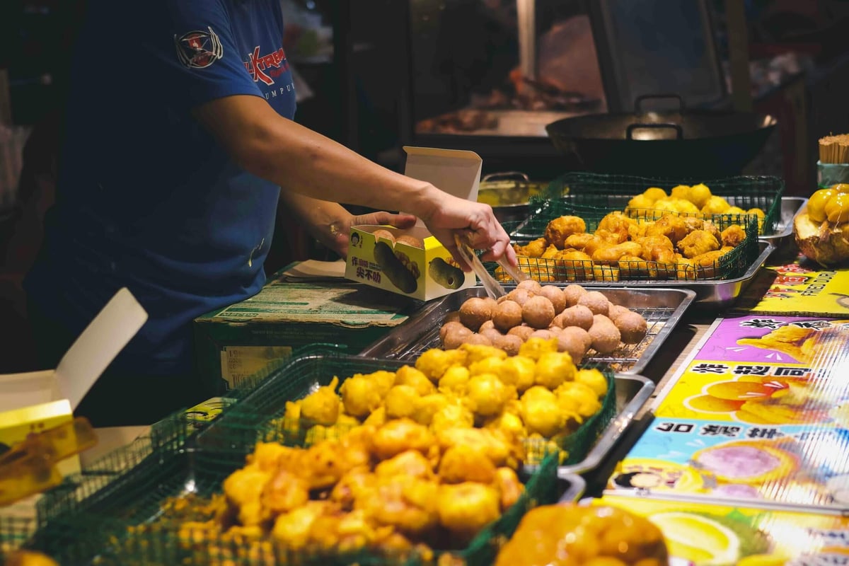 Bubble tea and light food chain store with compact ESP unit